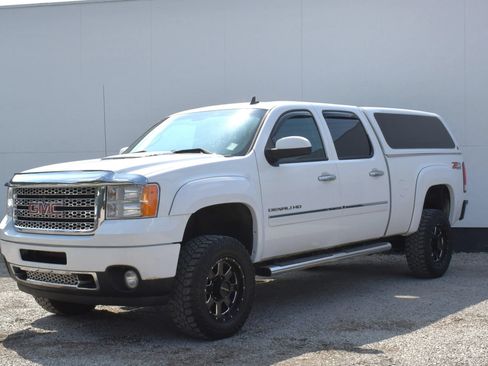 Used 2014 GMC Sierra 2500 Denali AWD/4WD image 3