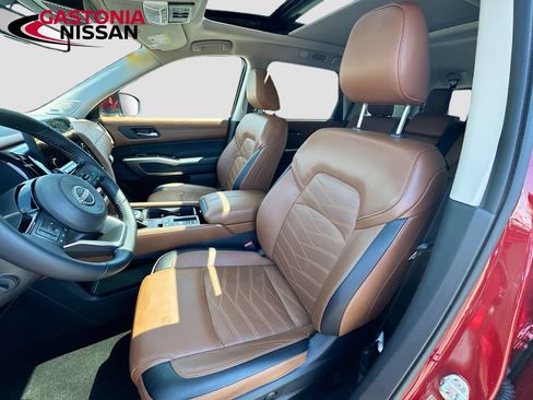 Used 2024 Nissan Pathfinder Platinum w/ Cargo Package FWD image 27