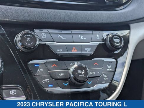 Used 2023 Chrysler Pacifica Touring-L FWD image 24