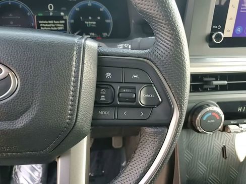 Used 2025 Toyota Tacoma TRD Off-Road image 25