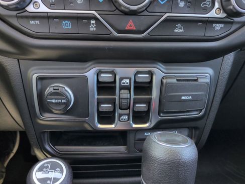 Used 2023 Jeep Wrangler Unlimited w/ Cold Weather Group AWD/4WD image 25