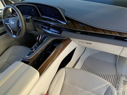 Certified 2024 Cadillac Escalade Sport Platinum image 13