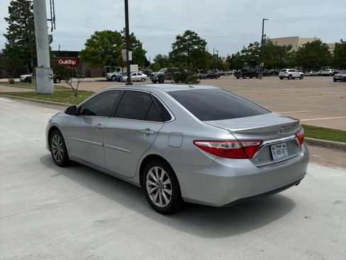 Used 2016 Toyota Camry XLE w/ Moonroof Package FWD image 4