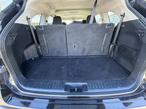 Used 2022 Toyota Highlander L image 13
