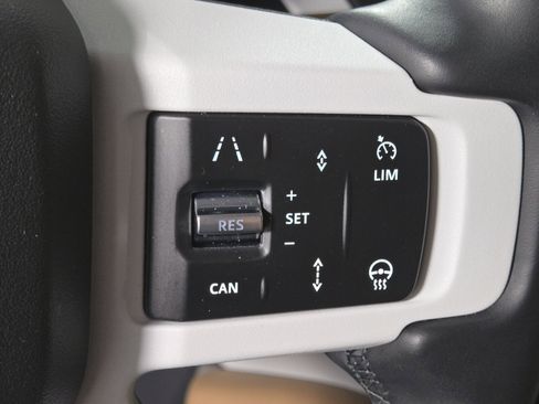 Used 2025 Land Rover Defender 110 S image 27