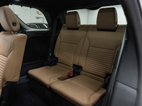 Used 2023 Land Rover Discovery S R-Dynamic image 18