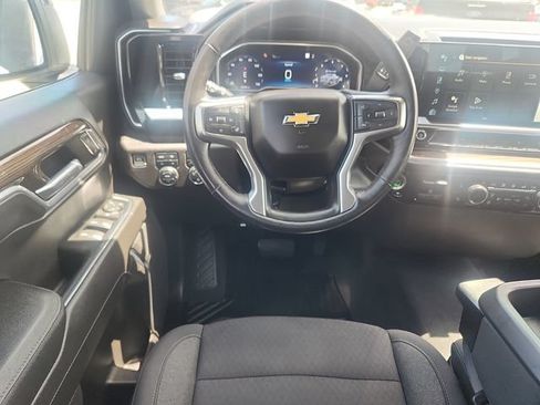Used 2022 Chevrolet Silverado 1500 LT w/ Z71 Off-Road Package AWD/4WD image 9