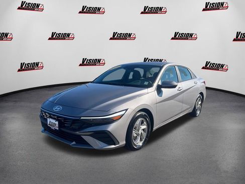 Certified 2025 Hyundai Elantra SE image 1