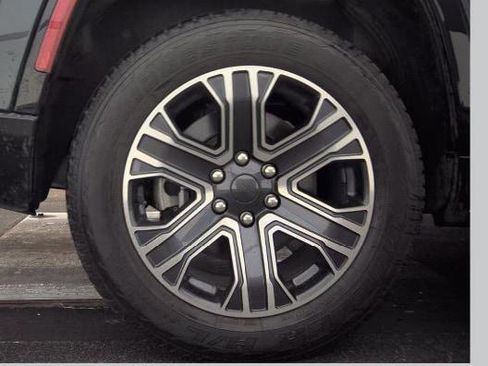 Certified 2024 Jeep Wagoneer 4WD w/ Premium Group I image 12