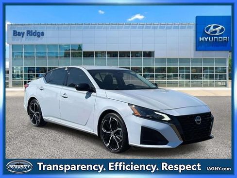Used 2024 Nissan Altima 2.5 SR FWD image 1