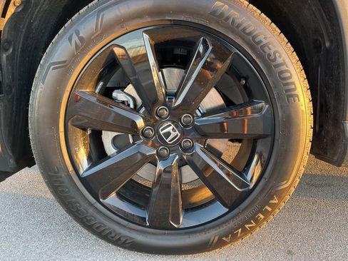 Used 2025 Honda Pilot Black Edition image 13