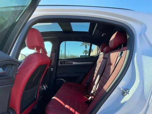 Used 2022 Alfa Romeo Stelvio Veloce image 14