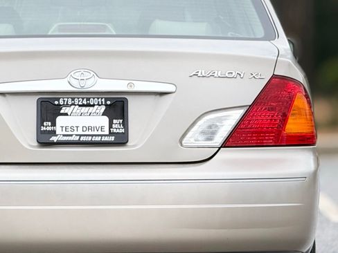 Used 2000 Toyota Avalon XL image 16