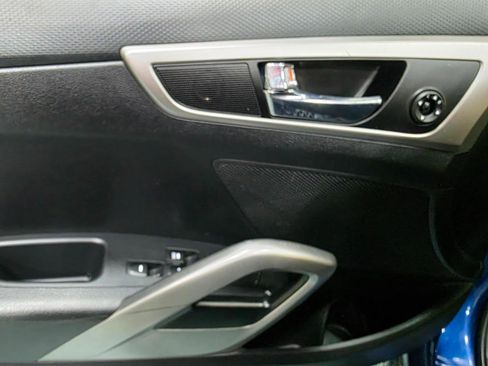 Used 2016 Hyundai Veloster image 19