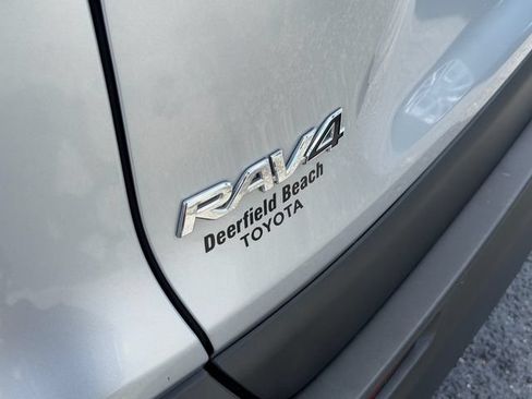Used 2020 Toyota RAV4 XLE w/ Convenience Package FWD image 12