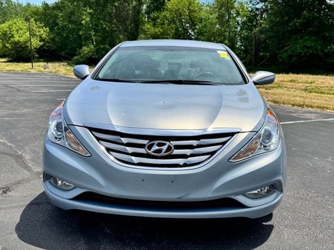Used 2011 Hyundai Sonata SE FWD image 2