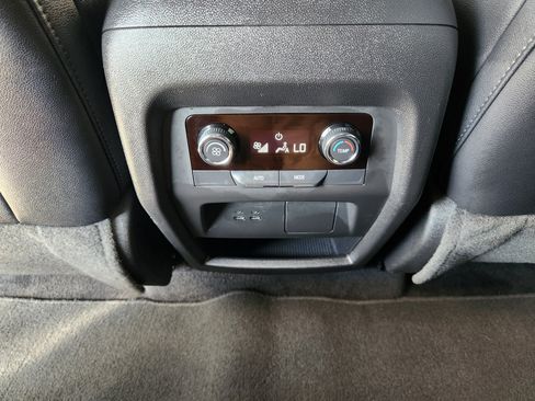 Certified 2025 Chevrolet Traverse LT FWD image 32