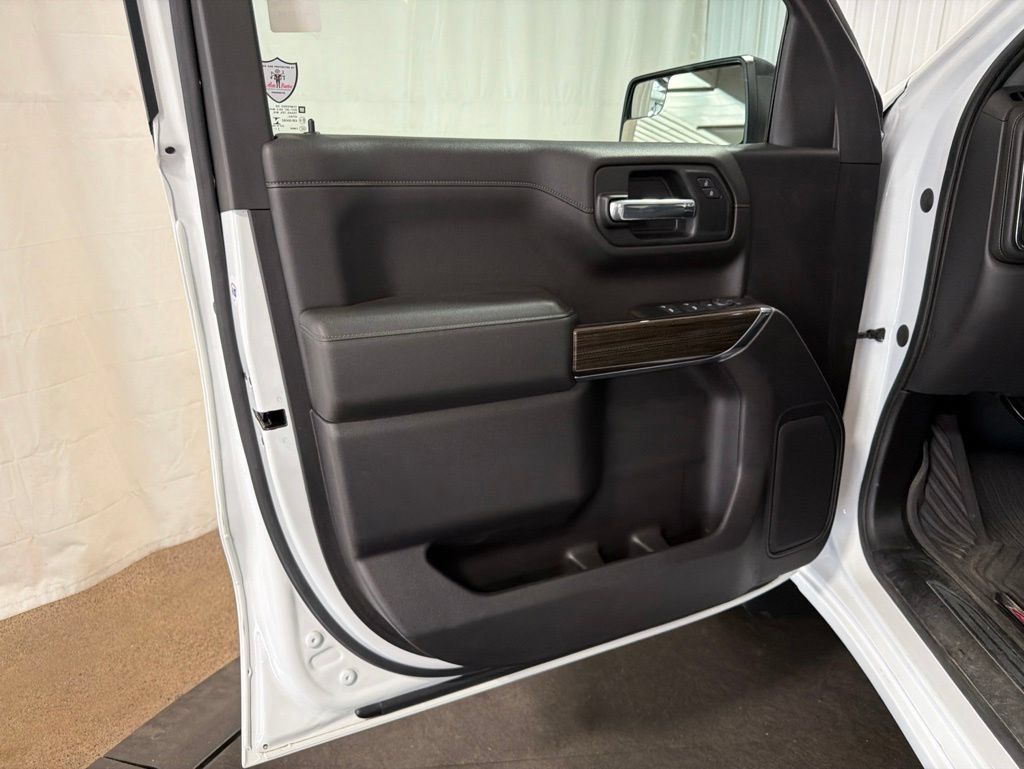 Certified 2022 Chevrolet Silverado 1500 RST AWD/4WD image 4