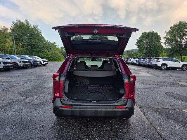 Used 2021 Toyota RAV4 LE AWD/4WD image 10