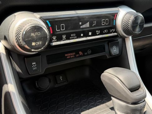 Used 2022 Toyota RAV4 XLE w/ Convenience Package FWD image 21