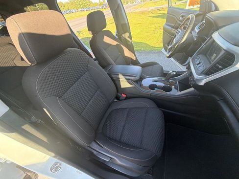 Used 2019 GMC Acadia SLE FWD image 26