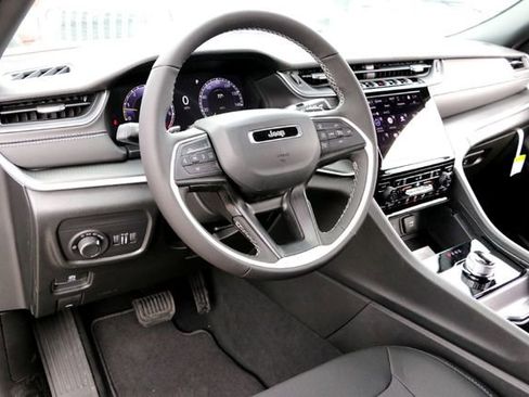 New 2025 Jeep Grand Cherokee L Laredo image 8