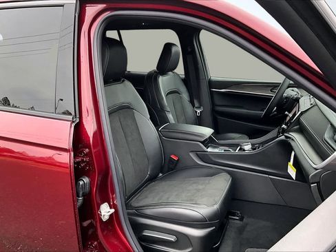 New 2026 Jeep Grand Cherokee Altitude AWD/4WD image 14