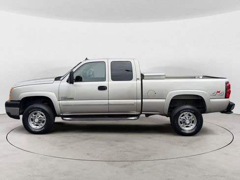 Used 2006 Chevrolet Silverado 2500 LT w/ Heavy-Duty Power Package AWD/4WD image 2
