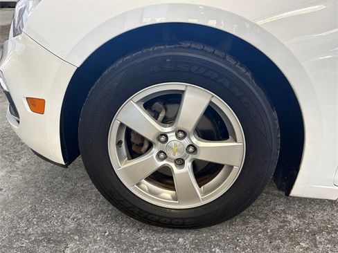 Used 2016 Chevrolet Cruze LT image 12