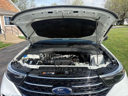 Used 2021 Ford Explorer XLT AWD/4WD image 8