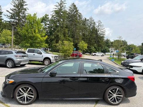 Used 2024 Honda Civic Touring image 3