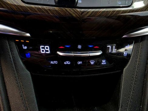 Used 2021 Cadillac XT6 Premium Luxury w/ Platinum Package AWD/4WD image 41