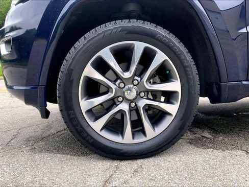 Used 2018 Jeep Grand Cherokee Overland AWD/4WD image 9