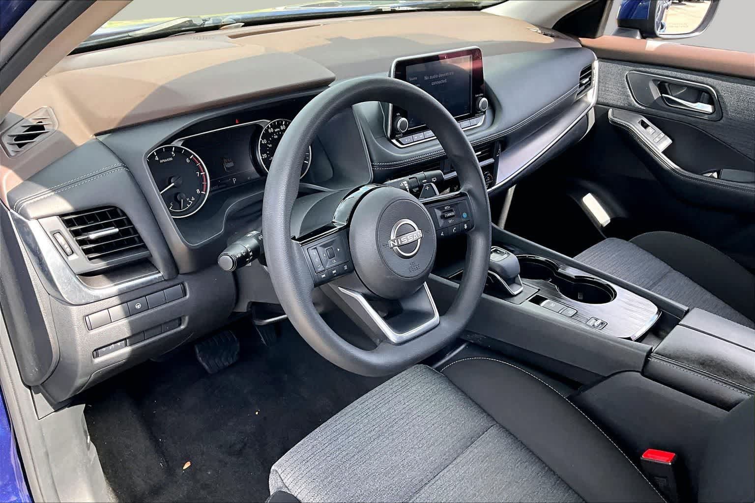 Used 2023 Nissan Rogue SV FWD image 30