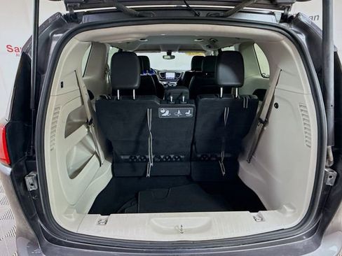 Used 2019 Chrysler Pacifica Touring-L Plus w/ Tire & Wheel Group image 28
