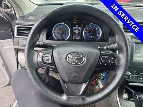 Used 2017 Toyota Camry LE image 5