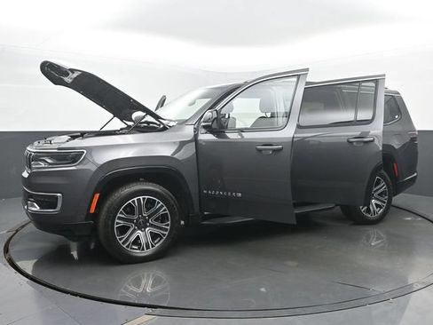 Used 2025 Jeep Wagoneer 4WD image 55