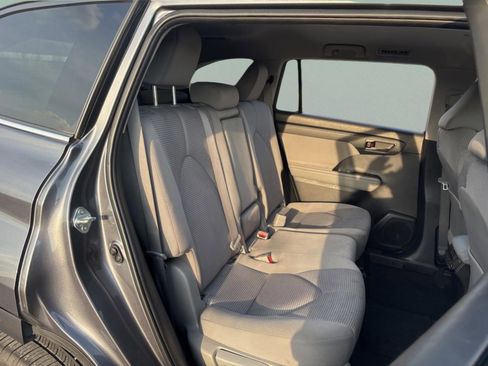 Certified 2023 Toyota Highlander LE image 31