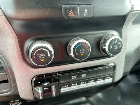 Used 2024 RAM 3500 Tradesman w/ Chrome Appearance Group AWD/4WD image 18