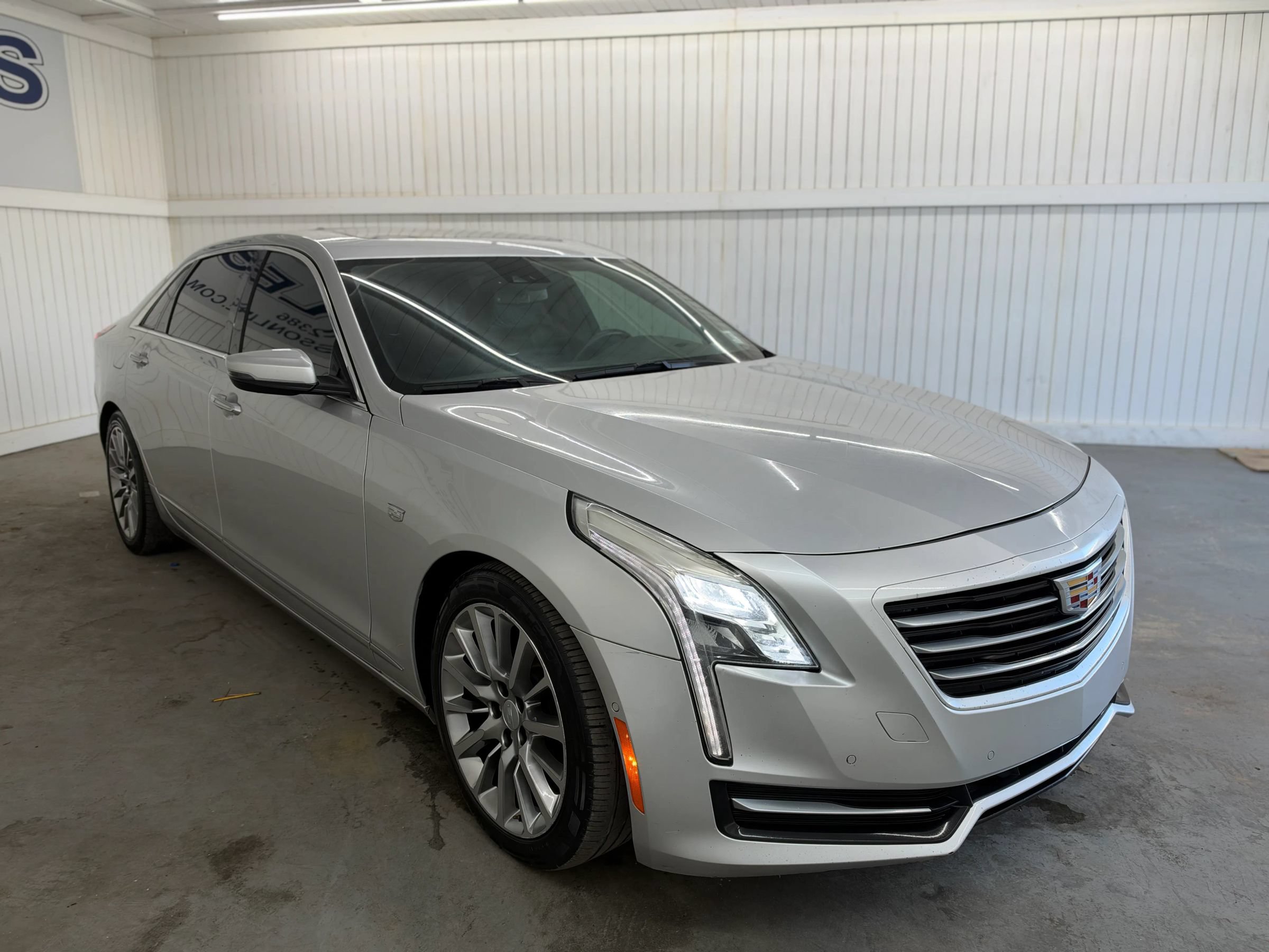 Used 2018 Cadillac CT6 Luxury AWD/4WD image 3