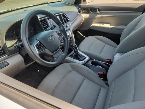 Used 2017 Hyundai Elantra SE FWD image 3