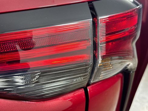 Used 2024 Toyota Sienna Limited image 33