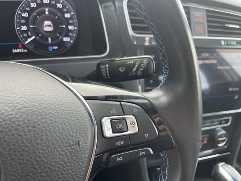 Used 2019 Volkswagen e-Golf SEL Premium image 27