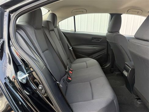 Used 2025 Toyota Corolla LE image 29