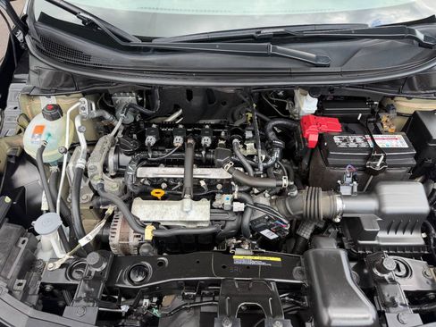 Used 2021 Nissan Versa SV FWD image 9