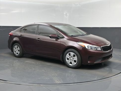Used 2018 Kia Forte LX image 1