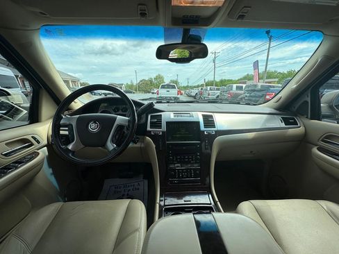 Used 2009 Cadillac Escalade AWD image 12