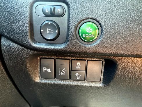 Used 2016 Honda Pilot Touring image 8