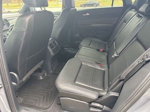 Used 2021 Volkswagen Atlas Cross Sport SE image 13