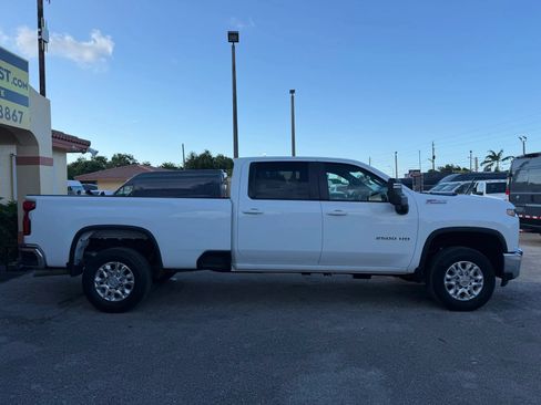Used 2023 Chevrolet Silverado 2500 LT AWD/4WD image 7